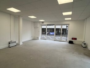 27-27a Victoria St, Merthyr Tydfil for lease Interior Photo- Image 2 of 17