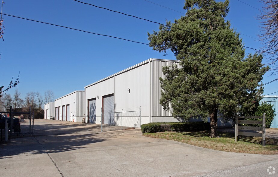 2501 Karbach St, Houston, TX à louer - Photo du bâtiment - Image 2 de 8