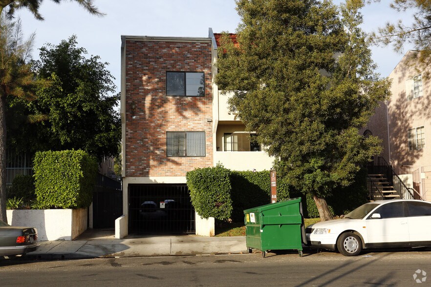 7259 Baird Ave, Reseda, CA for sale - Primary Photo - Image 1 of 5