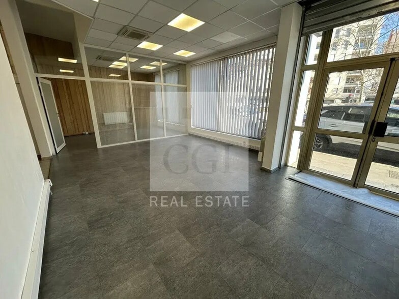 Office in Lyon for lease - Interior Photo - Image 3 of 11