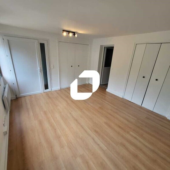 24 Rue Des Moulineaux, Suresnes à louer - Photo du bâtiment - Image 3 de 4