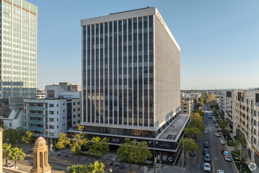 3660 Wilshire Blvd, Los Angeles, CA à louer - Photo principale - Image 1 de 11