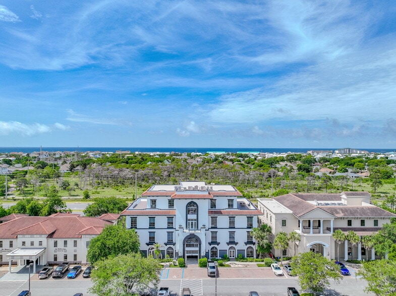 4460 Legendary Dr, Destin, FL à louer - Photo du bâtiment - Image 1 de 14