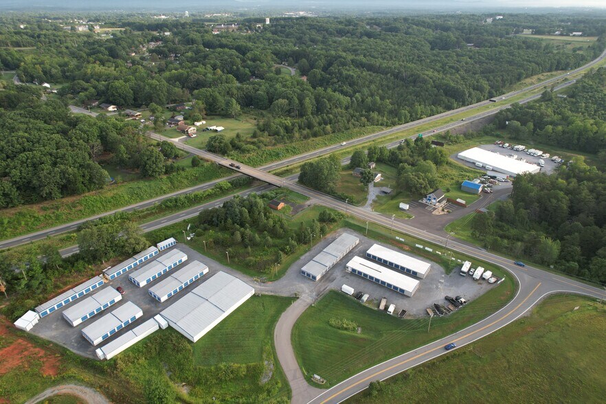 1605 Waterlick Rd, Lynchburg, VA à vendre - Photo du bâtiment - Image 2 de 31