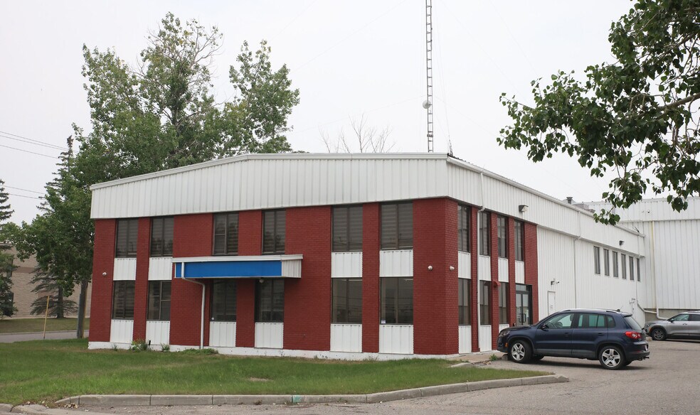 7730 46 ST SE AND 4710 78 AVE SE portefeuille de 2 propriétés à vendre sur LoopNet.ca - Photo du bâtiment - Image 1 de 12