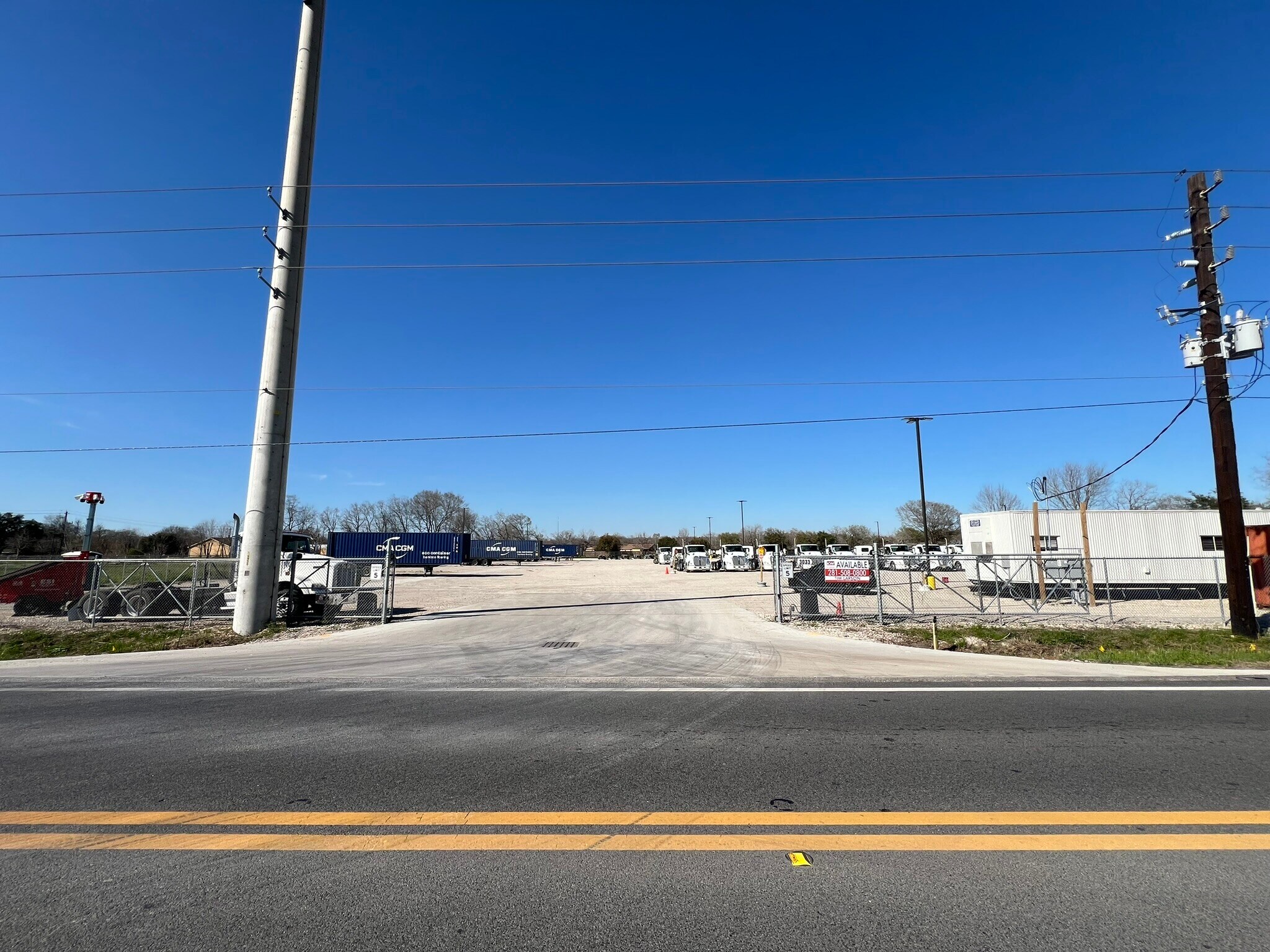 3033 I-10 East Frontage, Baytown, TX for lease Building Photo- Image 1 of 19