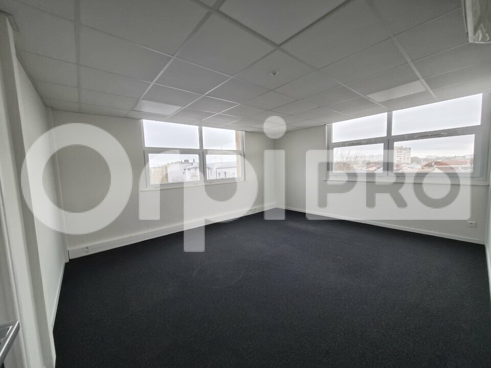 Office in Bétheny for lease Interior Photo- Image 1 of 10