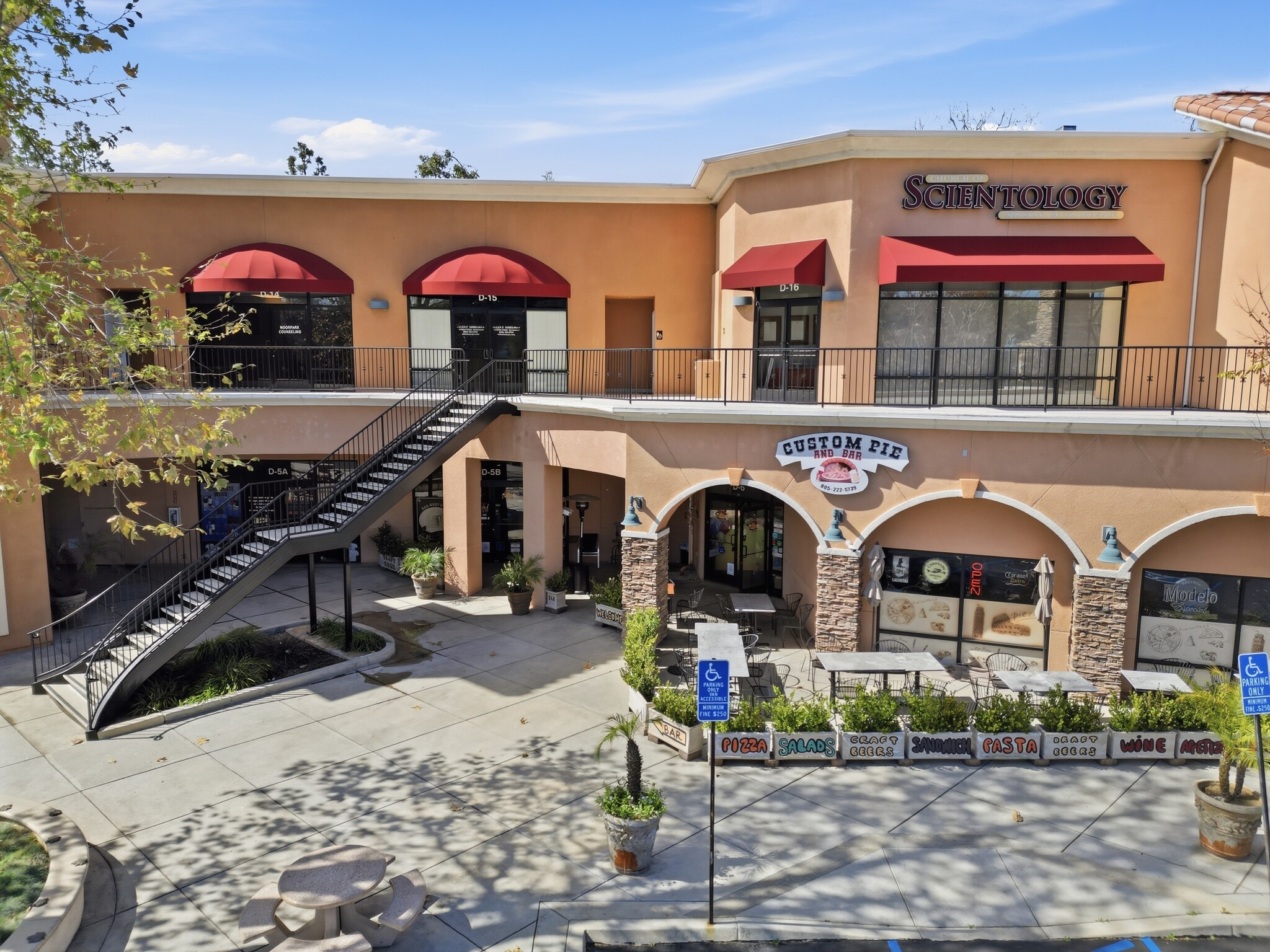 6591-6599 Collins Dr, Moorpark, CA à louer Photo intérieure- Image 1 de 22