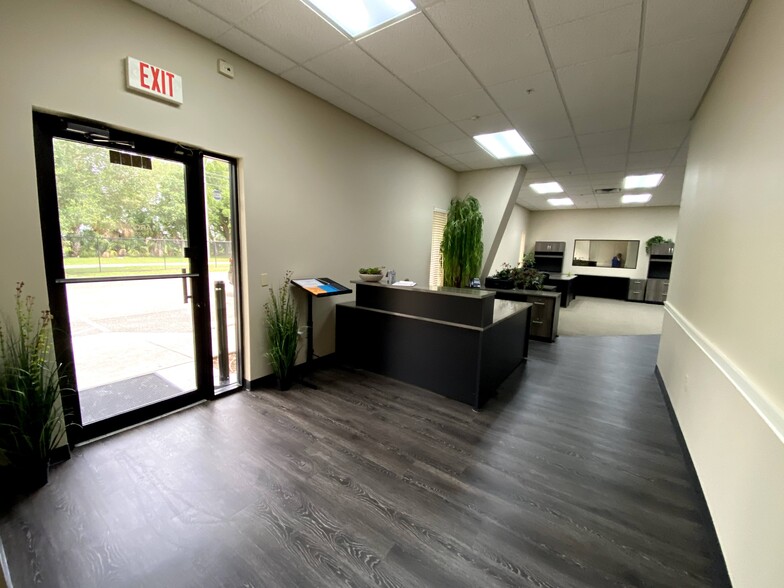 6914 Asphalt Ave, Tampa, FL for lease - Lobby - Image 3 of 8