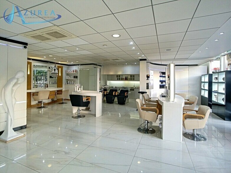 Retail in Nice for sale - Interior Photo - Image 1 of 7