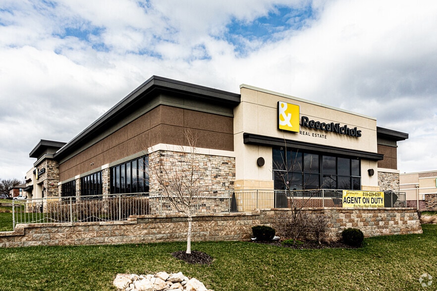 458 NE Coronado Dr, Blue Springs, MO à vendre - Photo du bâtiment - Image 3 de 5