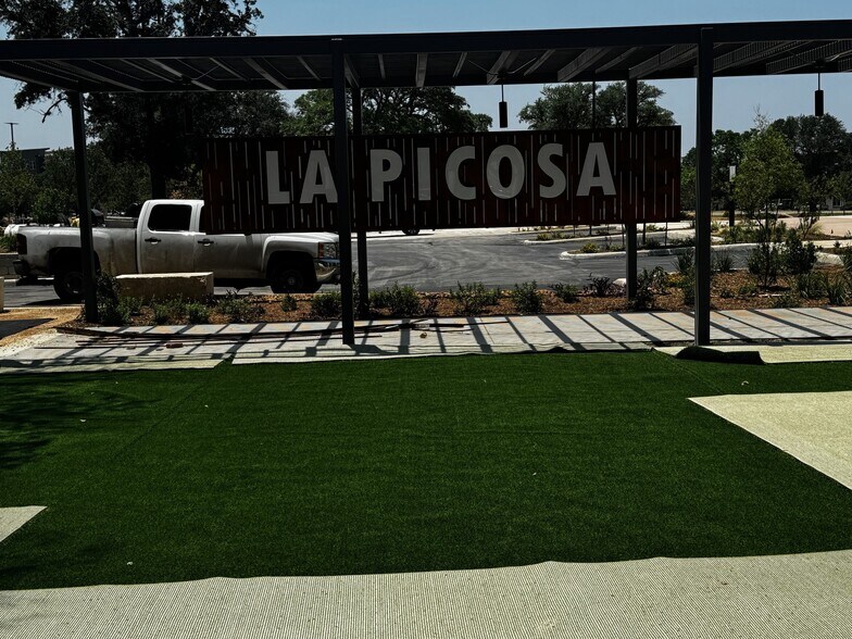 SE Military Rd & SW New Braunfels Ave, San Antonio, TX à louer - Photo du bâtiment - Image 2 de 3