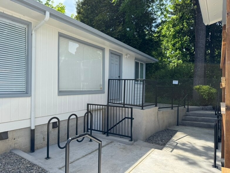3823-3841 SE 52nd Ave, Portland, OR for sale - Building Photo - Image 3 of 12