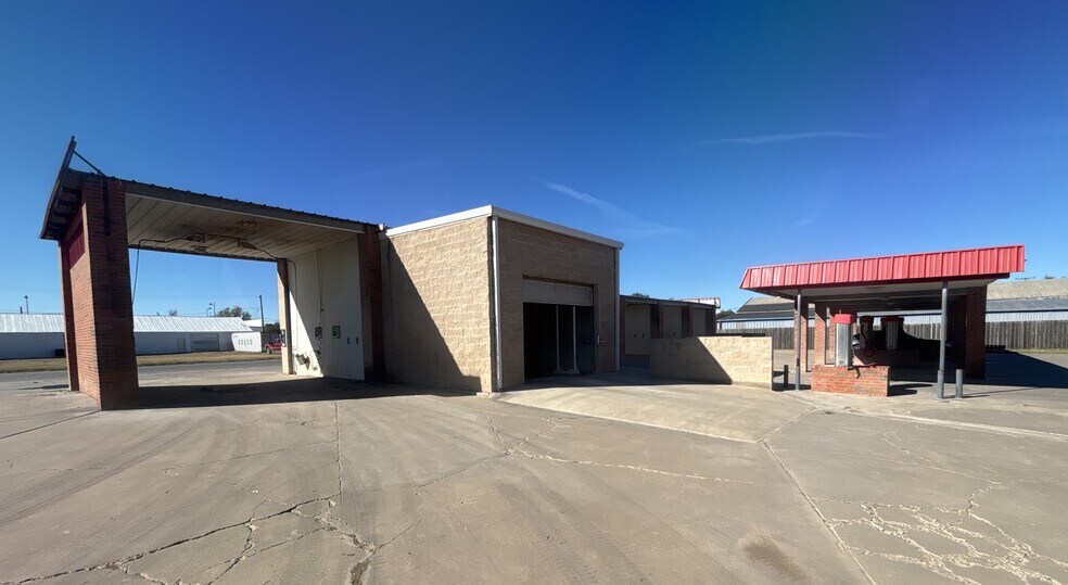 713 Ash St, Perryton, TX à vendre - Photo du bâtiment - Image 2 de 5