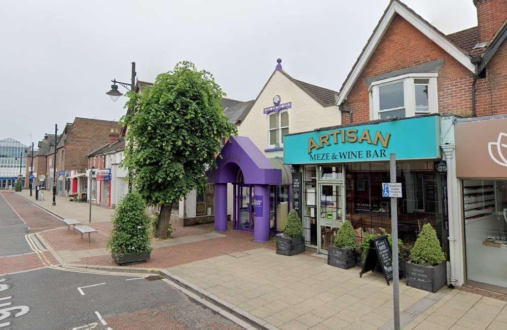 25 High St, Eastleigh for sale Primary Photo- Image 1 of 7