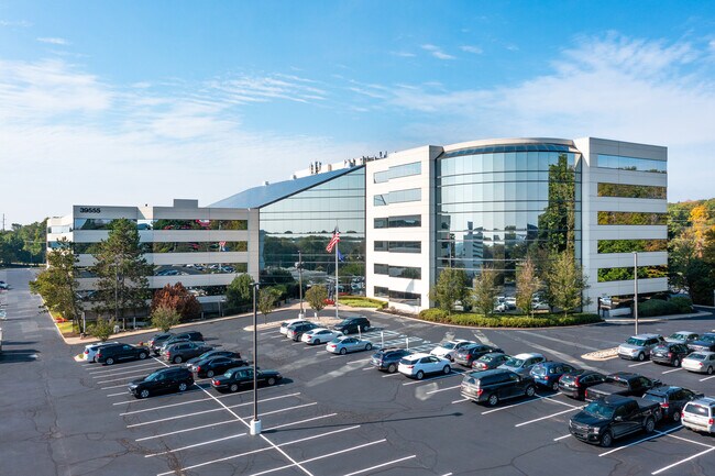 Plus de détails pour 39555 Orchard Hill Pl, Novi, MI - Coworking à louer