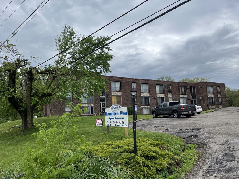 701 Pyramid Hill Blvd, Hamilton, OH à vendre - Photo du bâtiment - Image 3 de 12