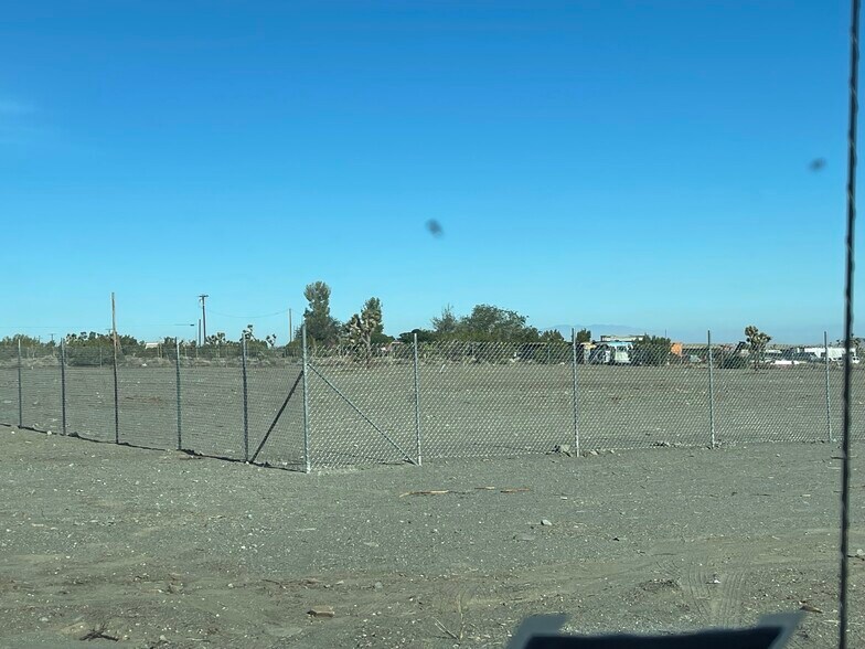 2773 Acacia Rd, Pinon Hills, CA à louer - Photo du bâtiment - Image 2 de 8
