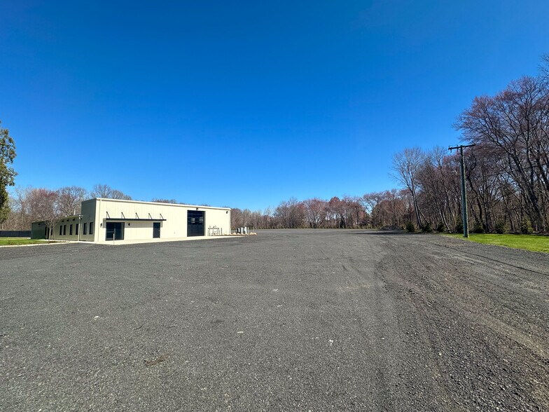85 Pierson Ln, Windsor, CT à louer - Photo du bâtiment - Image 2 de 12