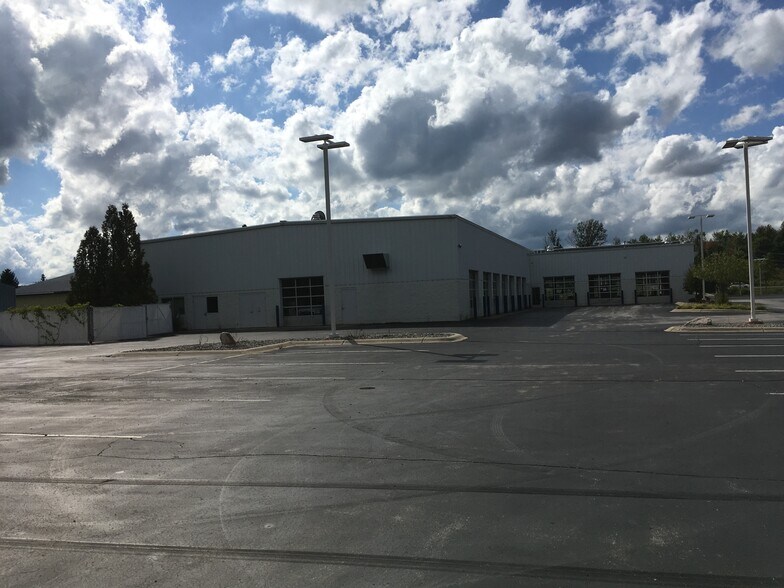 3570 N US Highway 31 S, Traverse City, MI à louer - Photo du bâtiment - Image 3 de 4