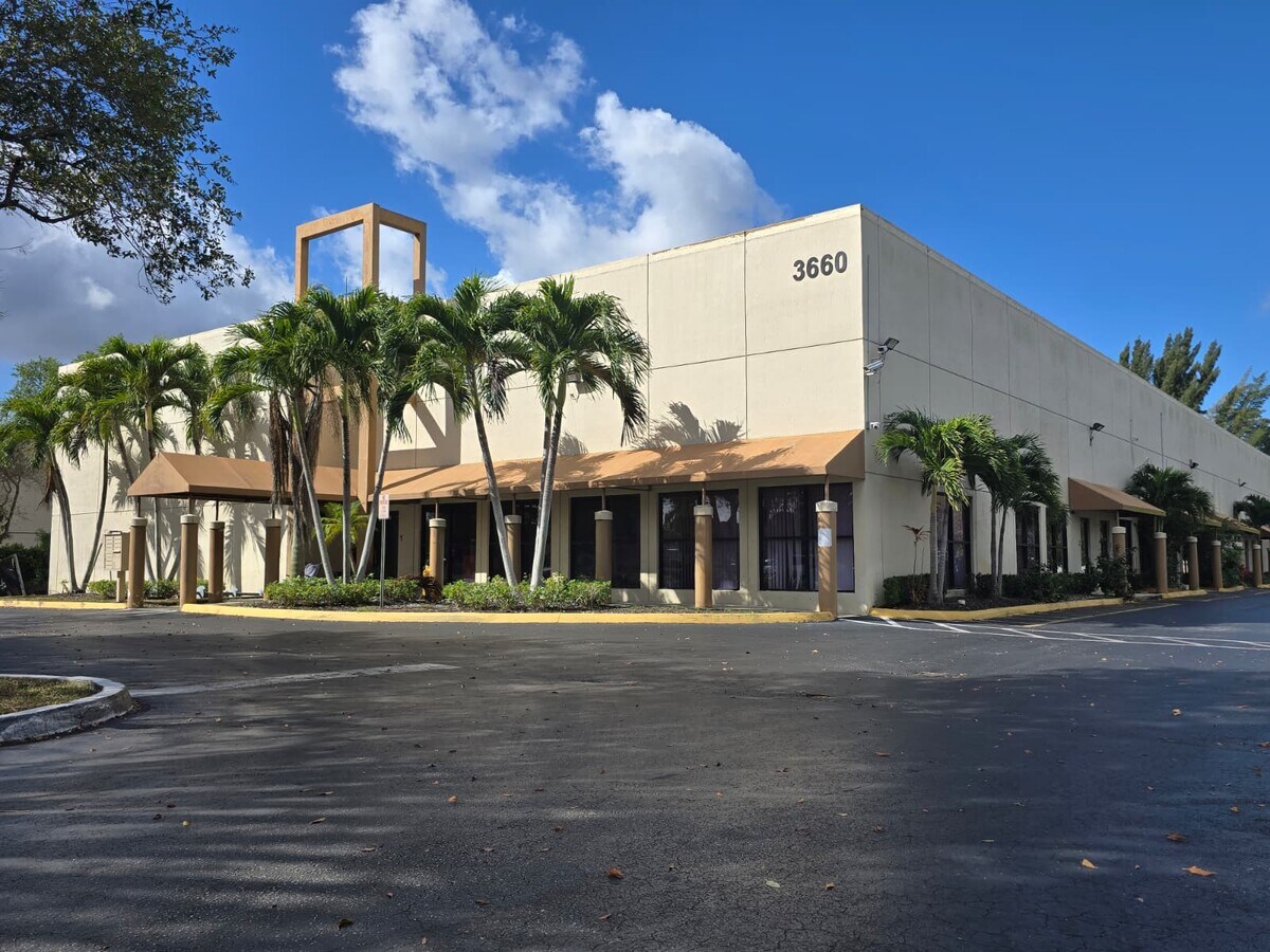 3660 NW 126th Ave, Coral Springs, FL 33065 - Unit 7 - - Interior Photo - Image 1 of 10