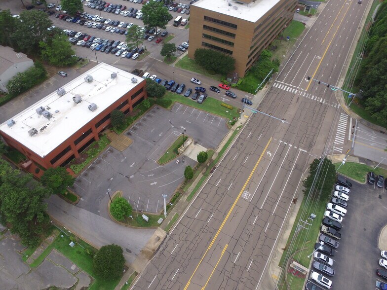 6445 Poplar Ave, Memphis, TN for lease - Building Photo - Image 2 of 8