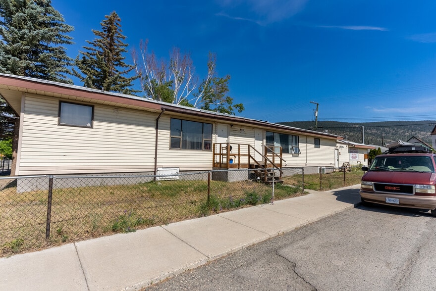 1801 Chapman St, Merritt, BC for sale - Building Photo - Image 2 of 31