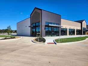 7355 Main st, Fulshear, TX à louer Photo intérieure- Image 1 de 2