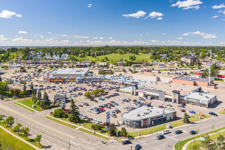 11-19 Bellerose Dr, St. Albert, AB for sale - Primary Photo - Image 1 of 1