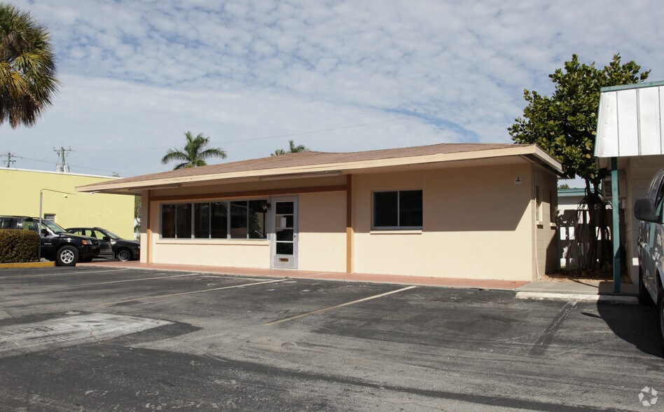 12717 Mcgregor Blvd, Fort Myers, FL à vendre - Photo du bâtiment - Image 3 de 9