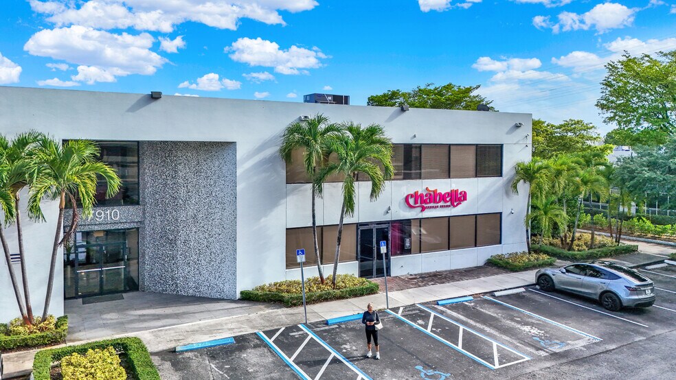 7910 NW 25th St, Doral, FL à louer - Photo du bâtiment - Image 2 de 12
