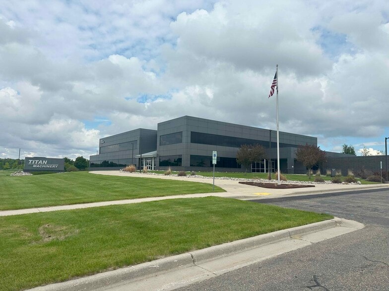 644 E Beaton Dr, West Fargo, ND for lease - Building Photo - Image 1 of 1