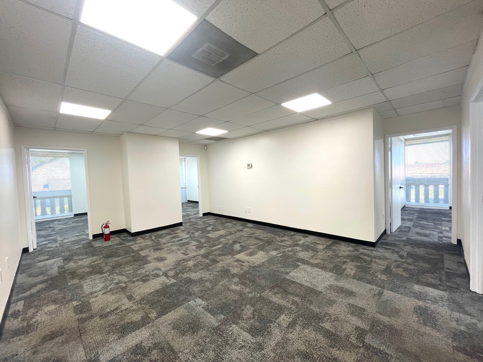 222 N Mountain Ave, Upland, CA à louer Photo intérieure- Image 1 de 10