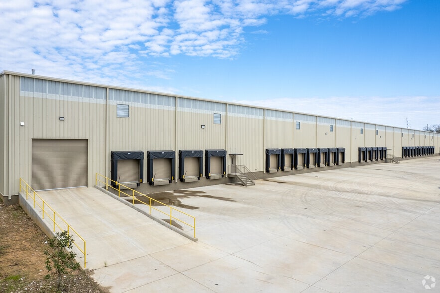 175 Orr Ave, Opelika, AL for lease - Building Photo - Image 3 of 12