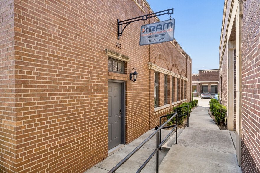 118 Lynn Ave, Lewisville, TX for sale - Building Photo - Image 3 of 21