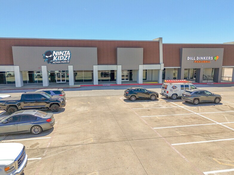 320 E Main St, Crowley, TX à vendre - Photo du bâtiment - Image 2 de 8