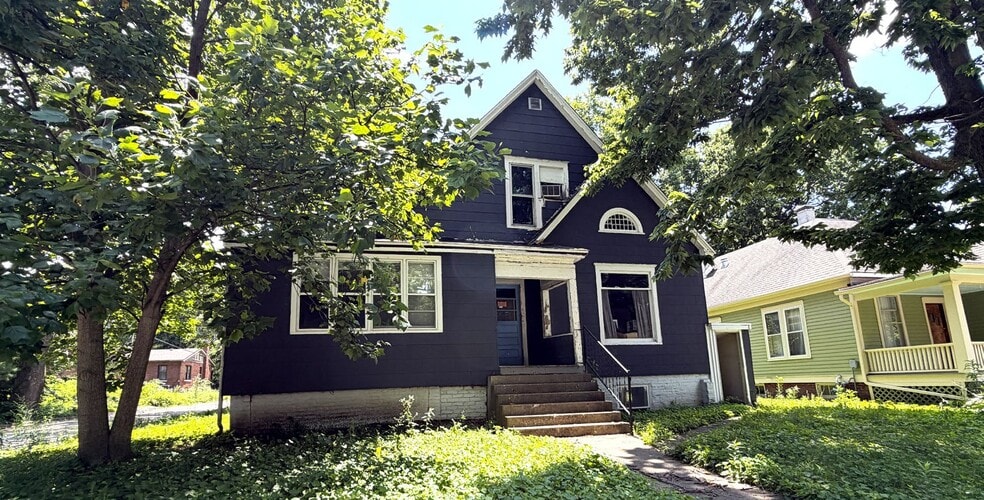 501 W California Ave, Urbana, IL for sale - Building Photo - Image 2 of 7
