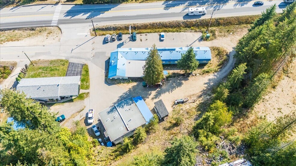 2100 Cres Crestview, Castlegar, BC à vendre - Photo du bâtiment - Image 3 de 5