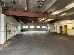 576 Lougheed Hwy, Coquitlam, BC for lease Building Photo- Image 1 of 1