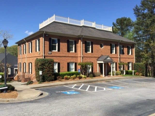 1742 Mount Vernon Rd, Dunwoody, GA à louer - Photo du bâtiment - Image 1 de 13