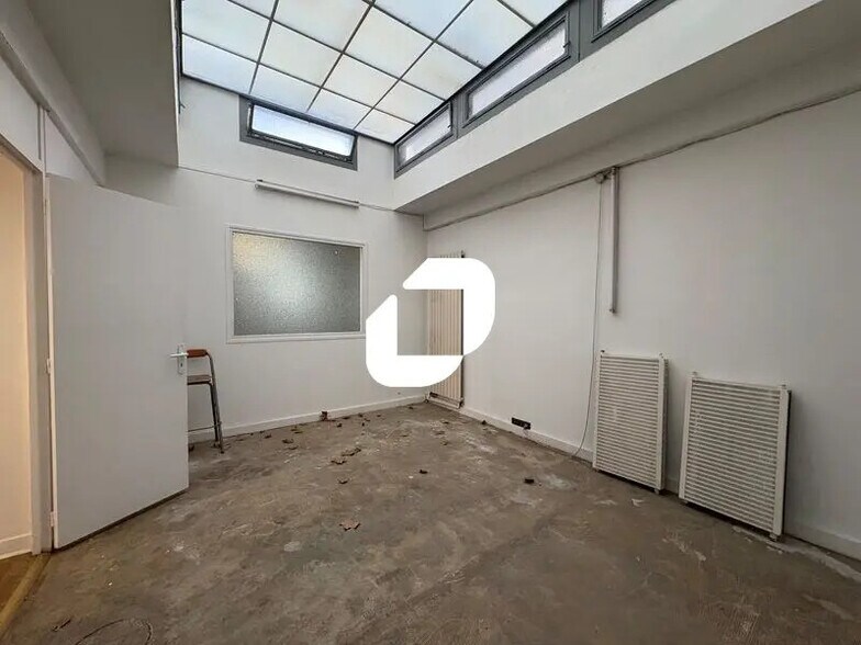 Office in Versailles for lease - Interior Photo - Image 3 of 9