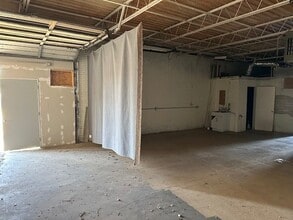 702-710 E Walnut St, Garland, TX à louer Photo intérieure- Image 2 de 3