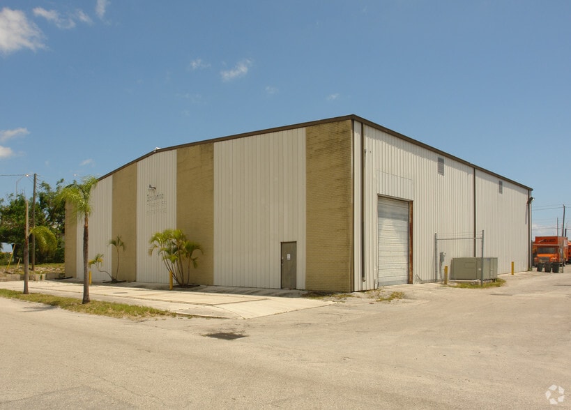 2900 Tuxedo Ave, West Palm Beach, FL for sale - Primary Photo - Image 1 of 3