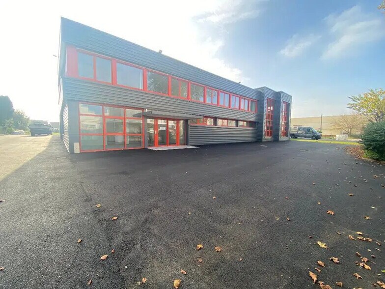 Flex in for lease - Building Photo - Image 1 of 13