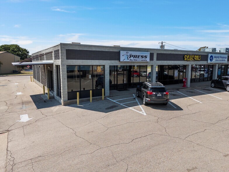 901 N Loop 340, Waco, TX à louer - Photo du bâtiment - Image 2 de 6