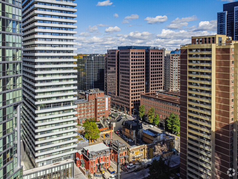 175 Bloor Street East, Toronto, ON à louer - Photo du bâtiment - Image 1 de 2