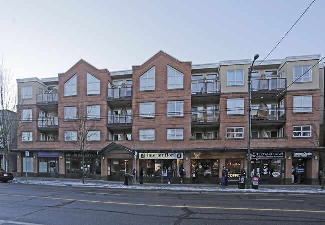 More details for 3638 W Broadway, Vancouver, BC - Multifamily for Sale