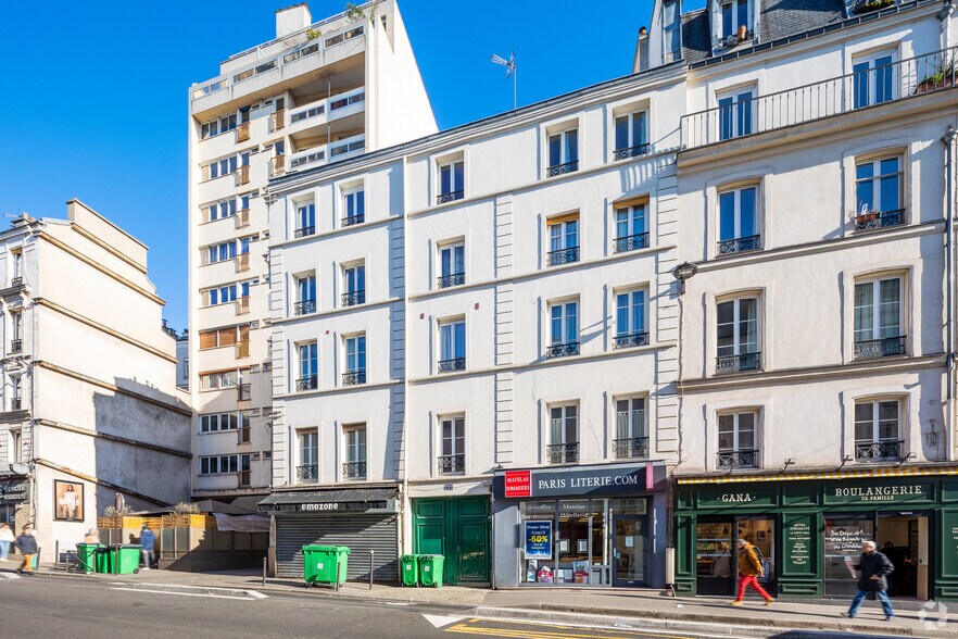 Immeuble residentiel dans Paris à vendre - Photo du bâtiment - Image 3 de 4