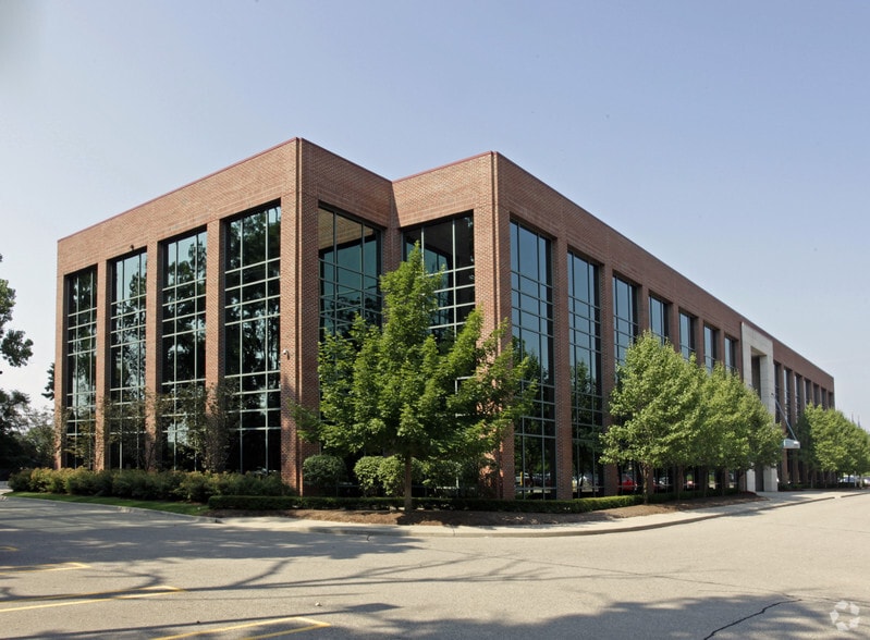 22355 W Eleven Mile Rd, Southfield, MI for sale - Primary Photo - Image 1 of 3