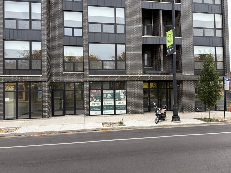 3043 W Irving Park Rd, Chicago, IL à louer - Photo du bâtiment - Image 2 de 9